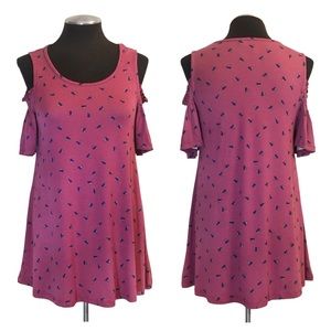 Elle - Heart Print Cold Shoulder Stretch Top - XS